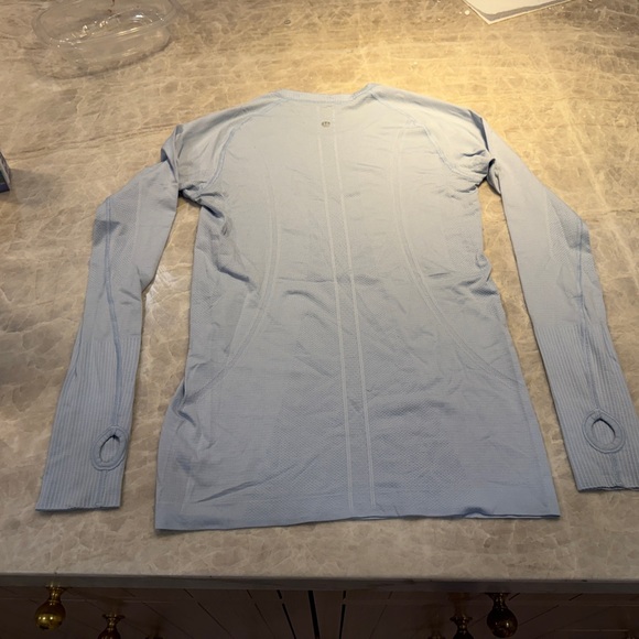 Lululemon Swiftly Tech Long-Sleeve Shirt 2.0 in light/ice blue, sz 8, hip length - Picture 6 of 10
